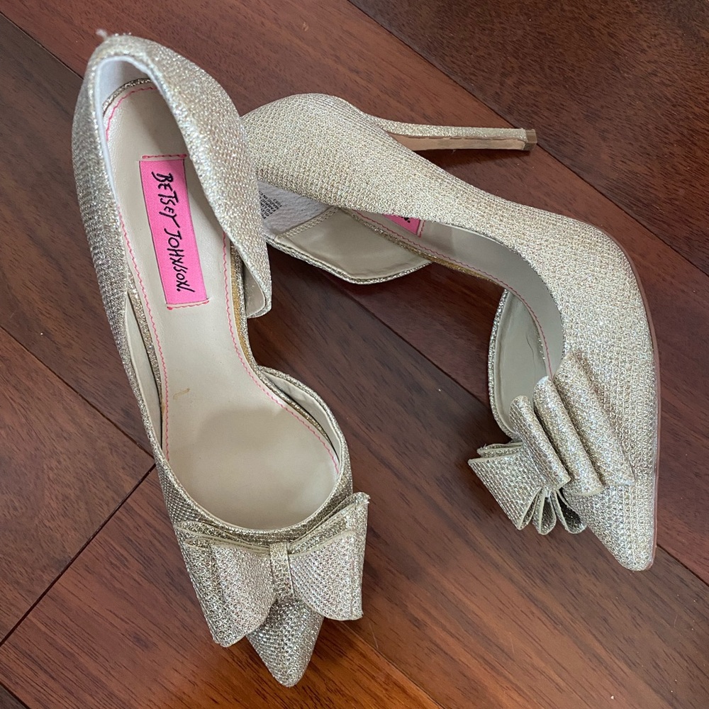 Betsey Johnson Prince D’orsay Gold Glitter Pumps
